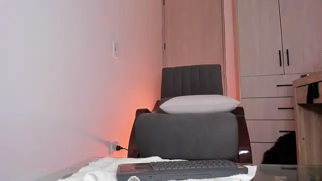 XXX chat uživo modela Mialenox