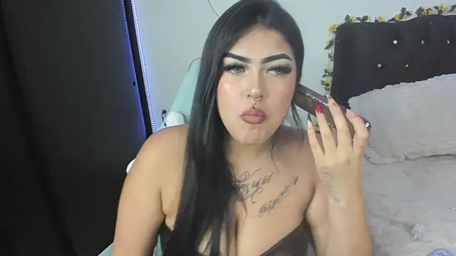 hollycute__ Adlı Modelin Canlı XXX Sohbeti