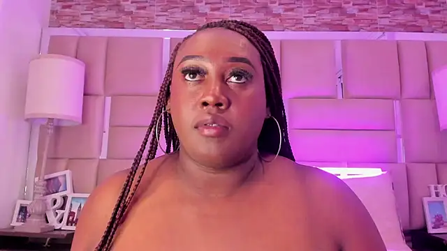 ShaniaBrownn's Live XXX Chat