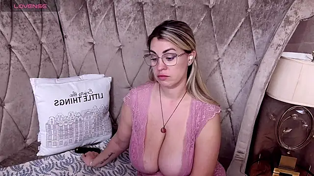 BustyGizelle Adlı Modelin Canlı XXX Sohbeti