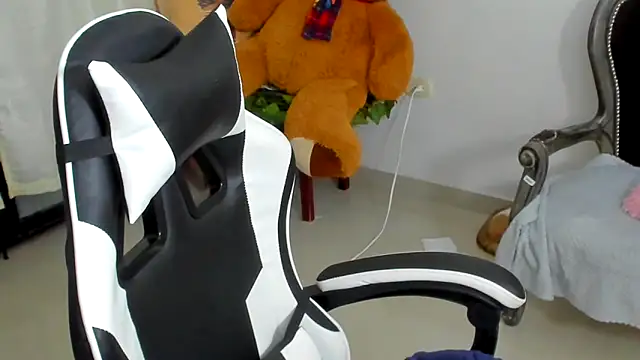 Chatroom XXX en direct de __Emma__11__Lecat_