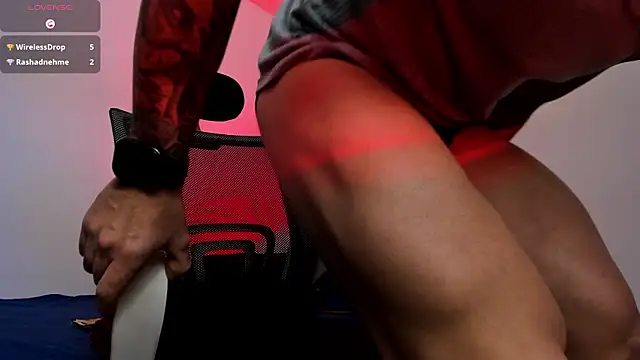 Chatroom XXX en direct de LiamReigns_