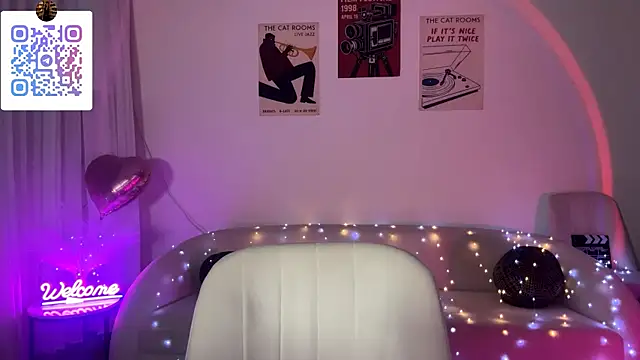 LinaMour: διαδικτυακό σόου στην κάμερα