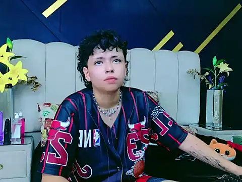 Chatroom XXX en direct de NikiEvanz