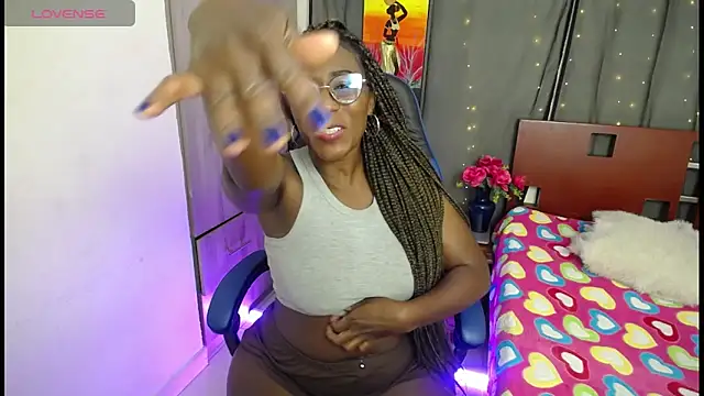 Chat XXX en directo de MONIQUE-LAMOUR