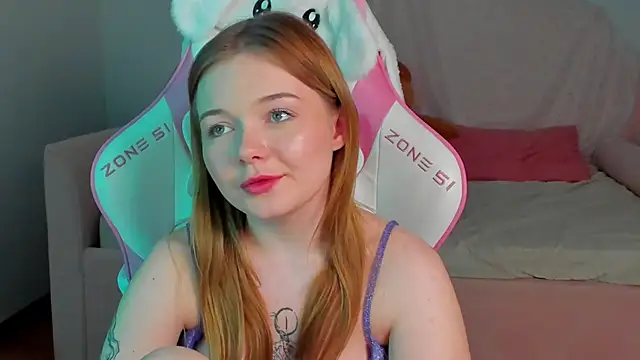 ElinaVale élő XXX-chatje