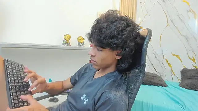 Pokazy przed kamerką – Zayn_Fox32