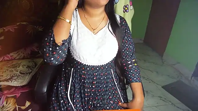 BengaliQueenStar Adlı Modelin Canlı XXX Sohbeti