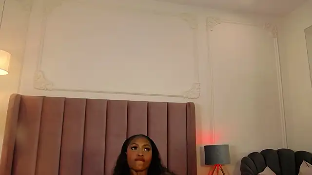 LiaTrainorのライブXXXチャット