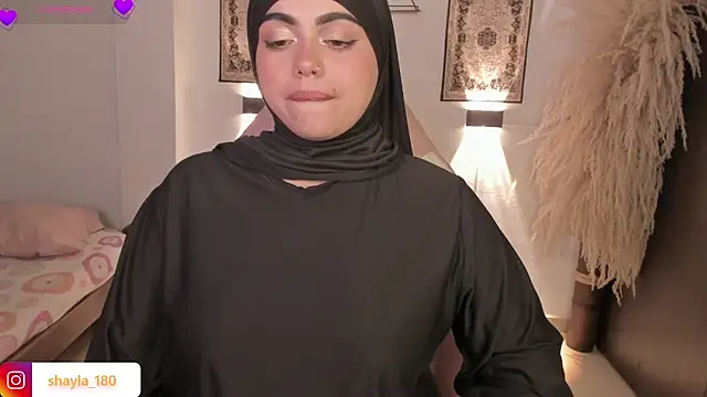 shayla_18 Adlı Modelin Canlı XXX Sohbeti