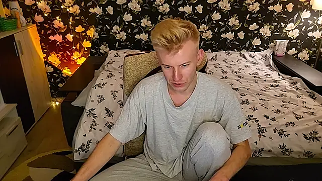 Вебкам-шоу Vuitton