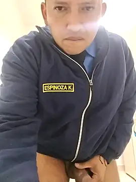 Hachi28: διαδικτυακό σόου στην κάμερα