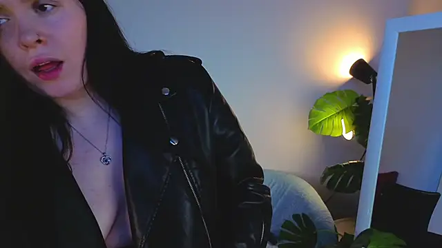 Chatroom XXX en direct de JustMira