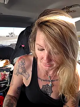 SheIsSomething 即時 XXX 聊天