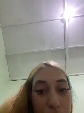 loirinhaaa Adlı Modelin Canlı XXX Sohbeti