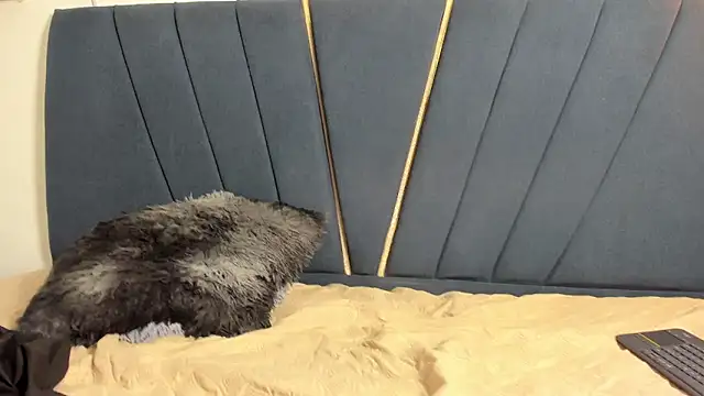 zeus_cum19 Show in webcam