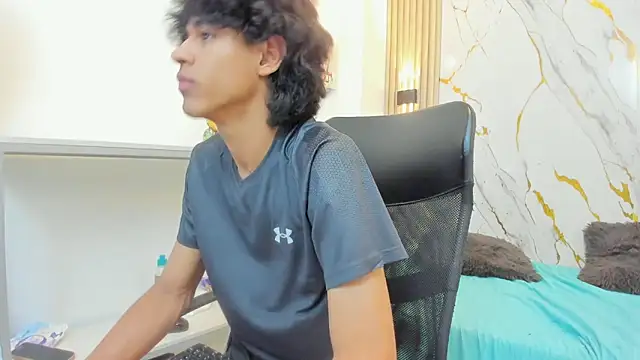 Show modela Zayn_Fox32 na web-kameri