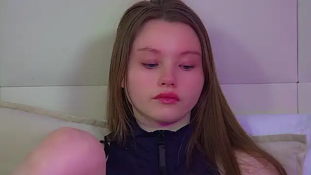 KeiraAsti Adlı Modelin Canlı XXX Sohbeti