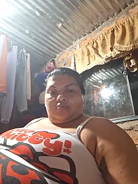 Juli_Powl Chat XXX in diretta