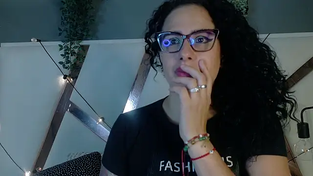 Chat +18 de KatyraTaylor__ ao vivo