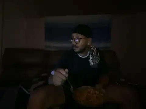 ThrowedWorldWide's Webcam Show