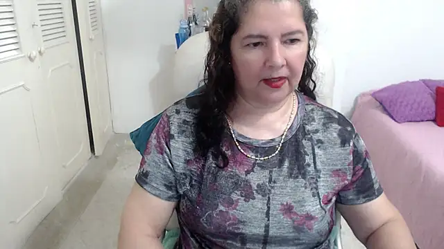 leonela_69 Live XXX-Chat