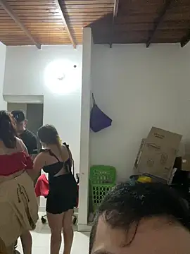 royalgirls_x élő XXX-chatje