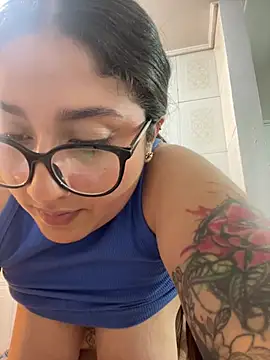 croftsmila: διαδικτυακό σόου στην κάμερα