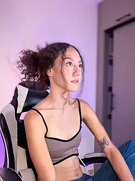 ChloeMoreti 即時 XXX 聊天