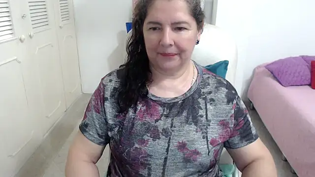 leonela_69 即時 XXX 聊天