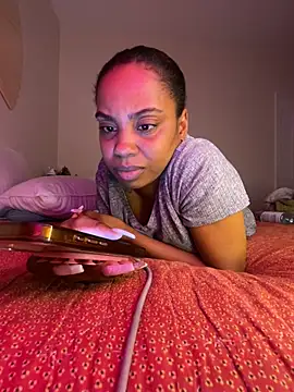 TheRealOshunQueen: διαδικτυακό σόου στην κάμερα