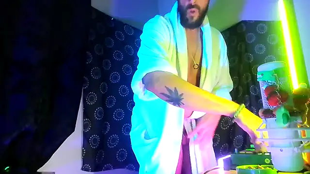 Show modela Guyst049 na web-kameri