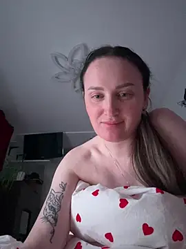 XXX chat uživo modela TomilaSi