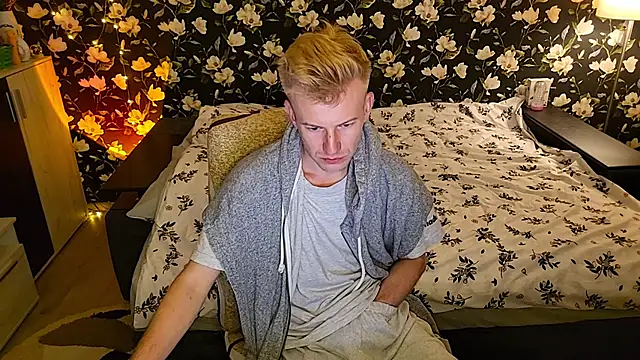 Vuitton Adlı Modelin Web Kamerası Şovu