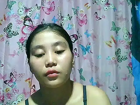 Pokazy przed kamerką – SexyAsianPussy4u