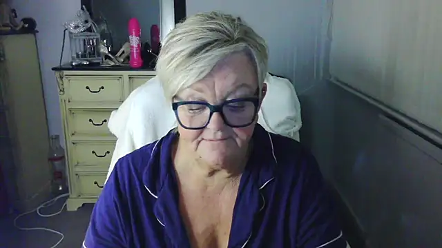 BridgetBlueEyes' Live XXX Chat