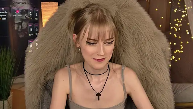 KiraMontoya élő XXX-chatje