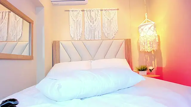 NahimiThompsonのライブXXXチャット