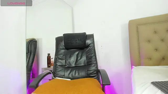 Adara_Ferrara 即時 XXX 聊天