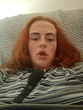 ENGLISHEMILY_69 Adlı Modelin Canlı XXX Sohbeti