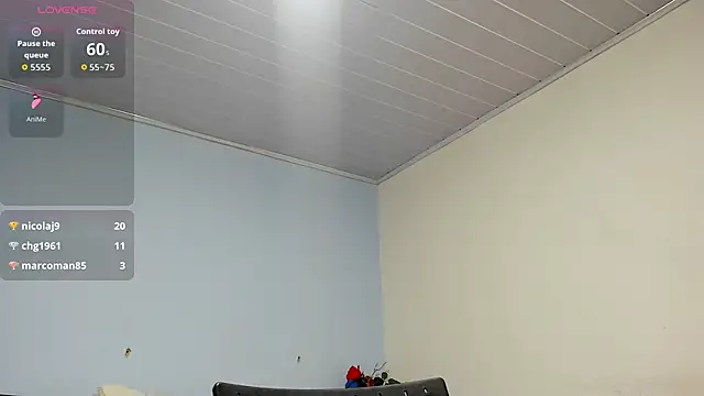 kaylaMinov_のウェブカメラショー