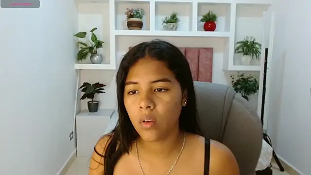 Lunilove__ Adlı Modelin Canlı XXX Sohbeti