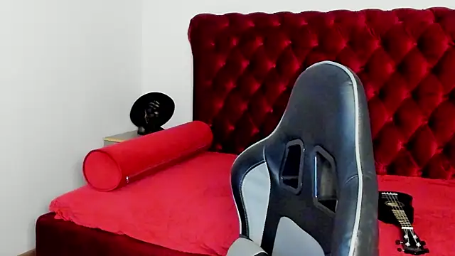 ElaraVoltage লাইভ XXX চ্যাট