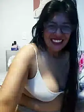 aisha_latina live XXX chat