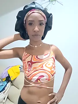 TinnaNoir Live XXX-chat