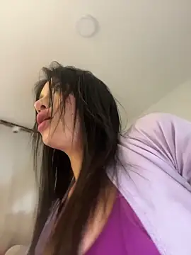 Emmily_19 live XXX chat