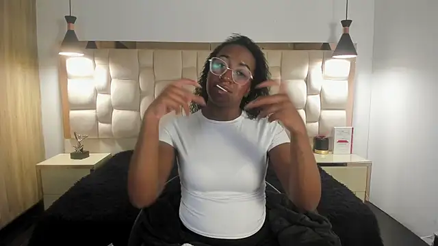 Qeen_blackk's Live XXX Chat