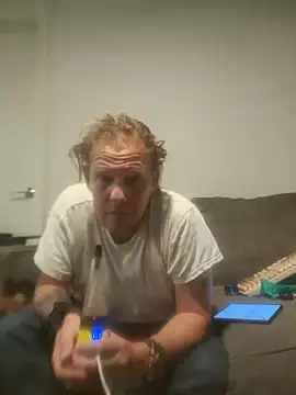 yourMasterisBored: вебкам-шоу