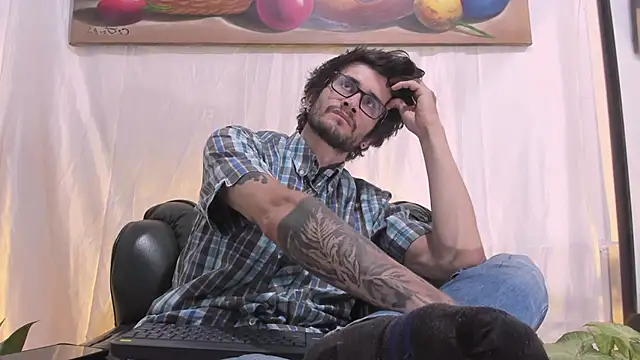 Chat +18 de Loggan_donnelly ao vivo