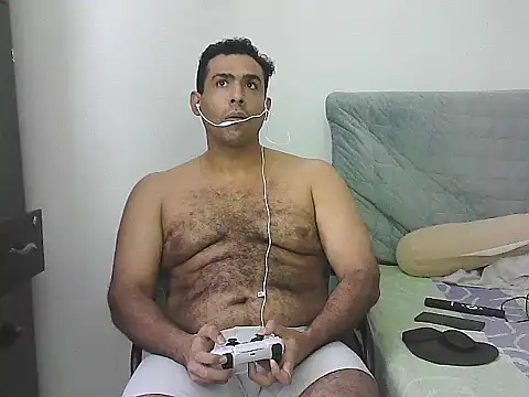 Show modela IronSideBear na web-kameri